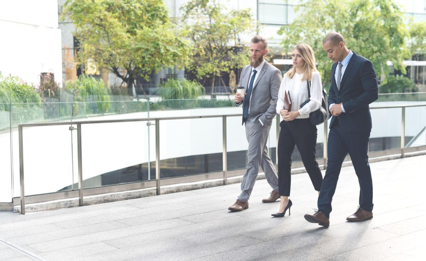 Sesión práctica de análisis financiero con gráficos y hojas de cálculo